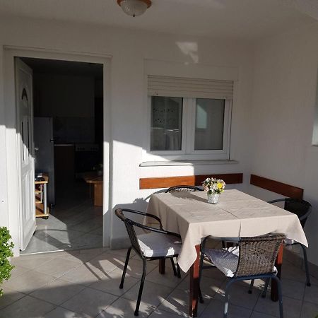 Astra Apartment Вир Екстериор снимка