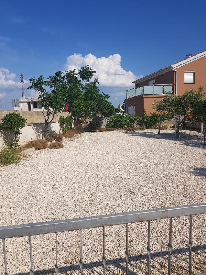 Astra Apartment Вир Екстериор снимка