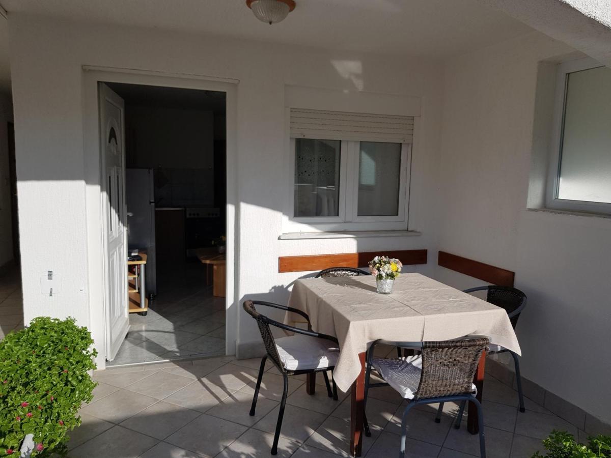 Astra Apartment Вир Екстериор снимка