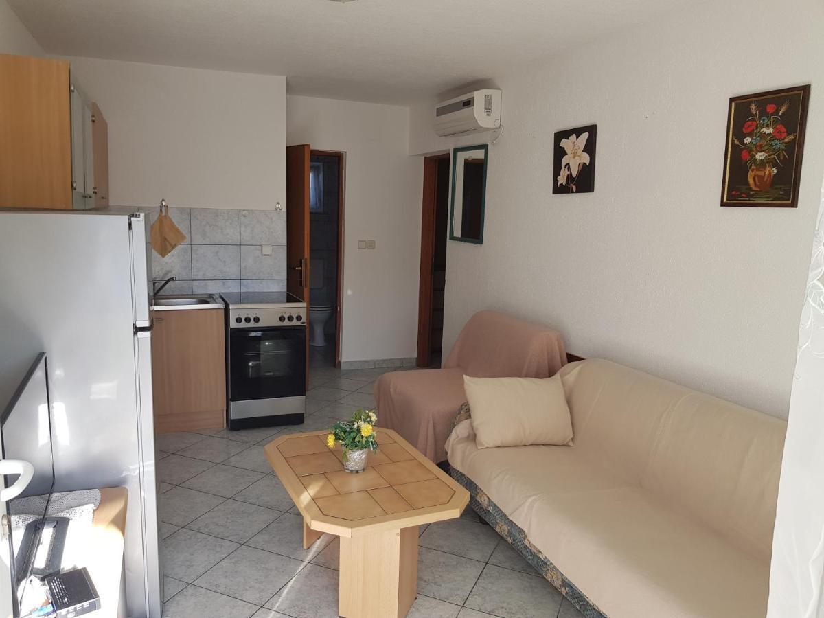 Astra Apartment Вир Екстериор снимка